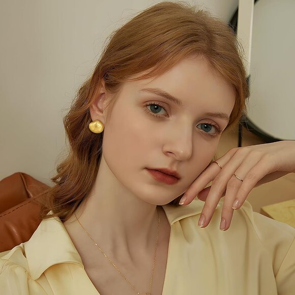 18k Gold Plated Seashell Stud Earrings for Women, Dainty Marine Jewelry for Summ - Picture 2 of 7